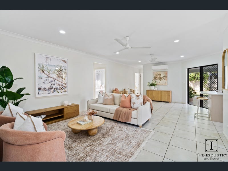 12 Landsborough Drive, Smithfield