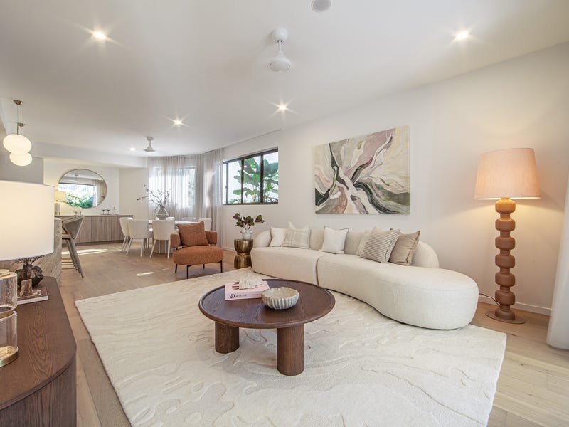 2/43 Wambool Street, Bulimba