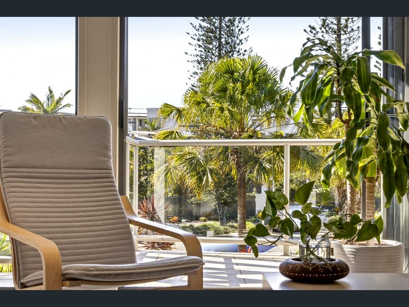 22/10 Grand Parade, Kawana Island