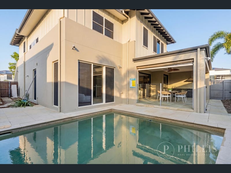 104 Compass Drive, Biggera Waters