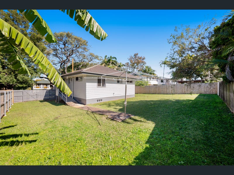 9 Barramay Street, Manly West