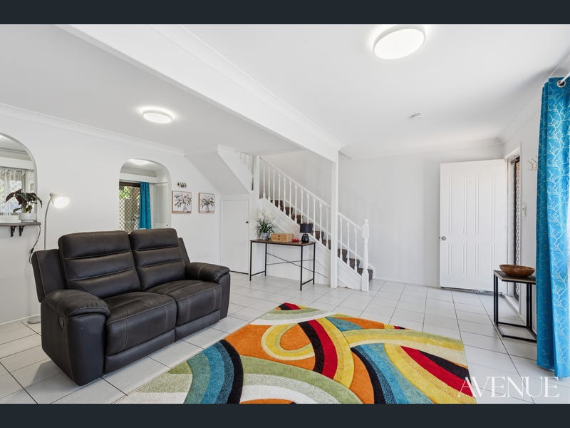 8/33 BRUCE ROAD, Woodridge