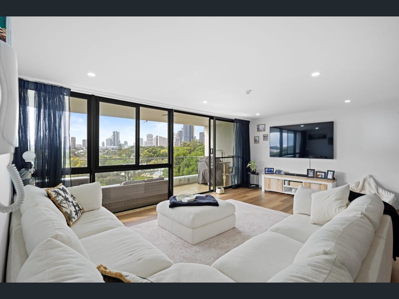 16/54 Hooker Boulevard, Mermaid Waters