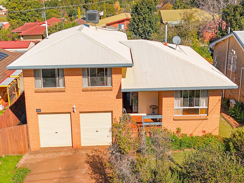 38 Sardon Street, Centenary Heights