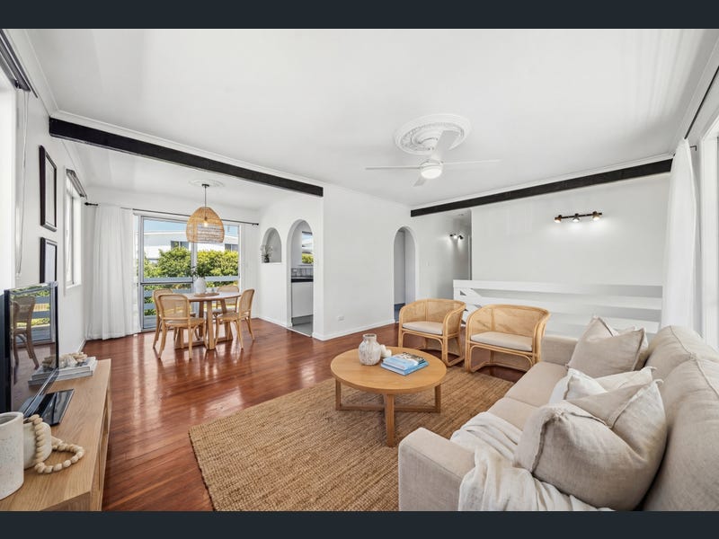 18 Mentone Avenue, Bundall