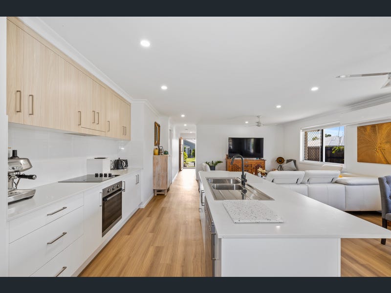 4 Cabarita Court, Taroomball