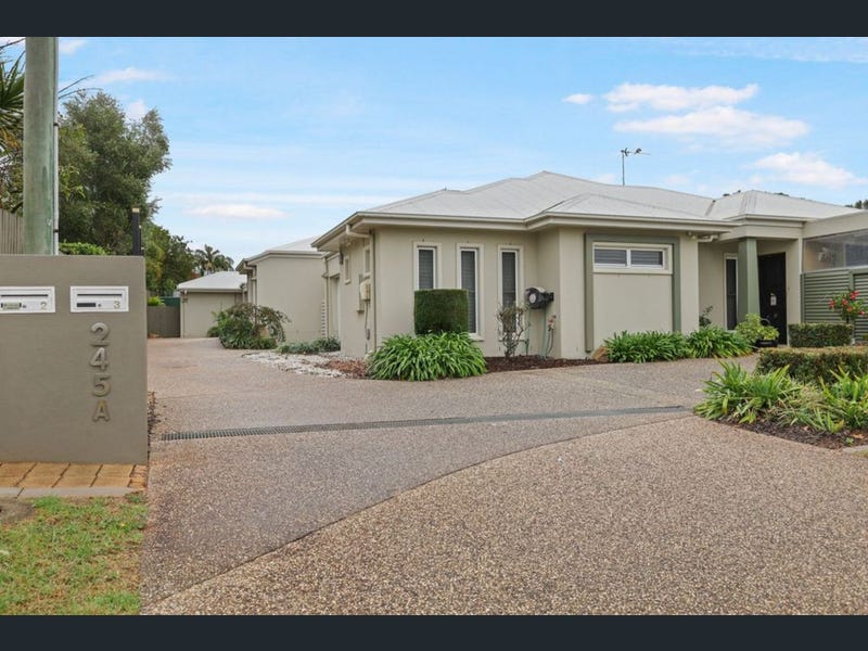 2/245A Mackenzie Street, Centenary Heights