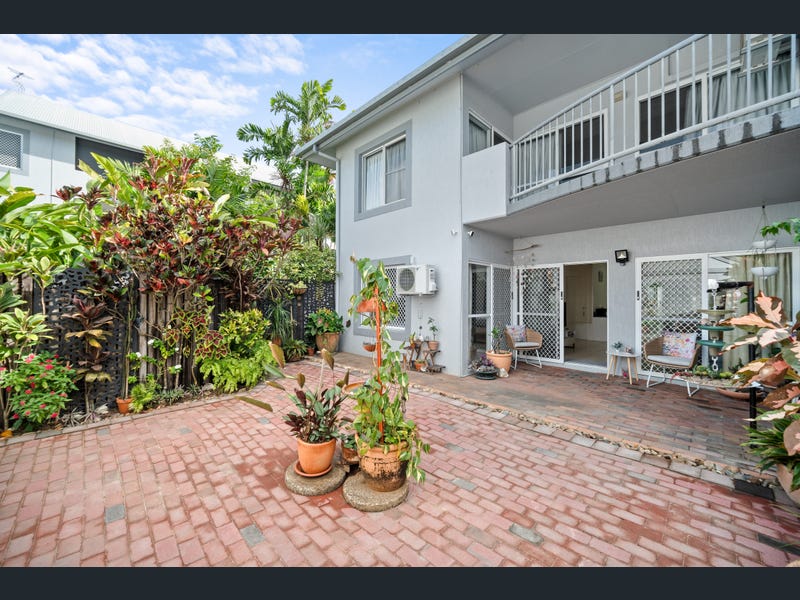2/8 Brown Street, Woree