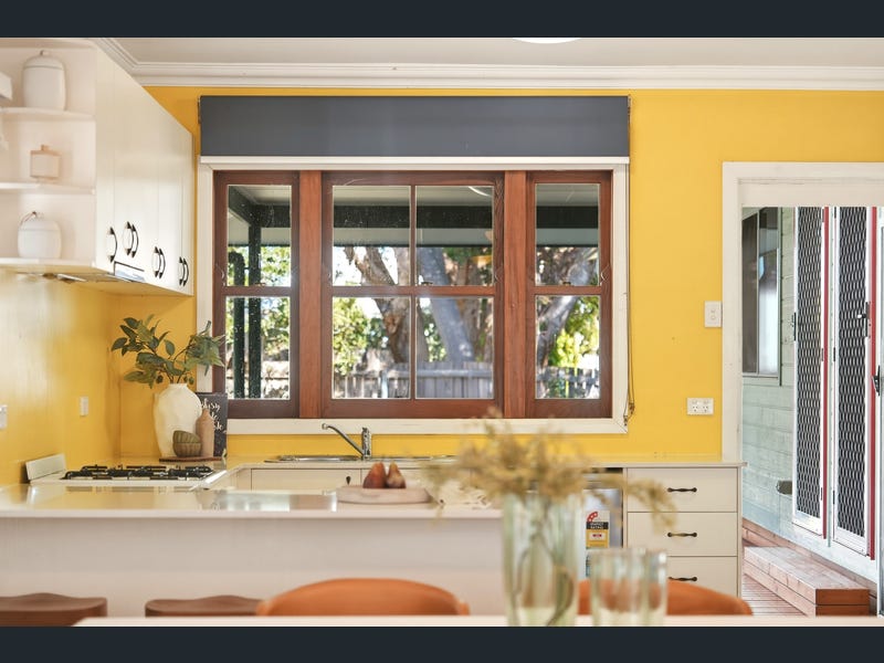 16 Barber Street, Keperra