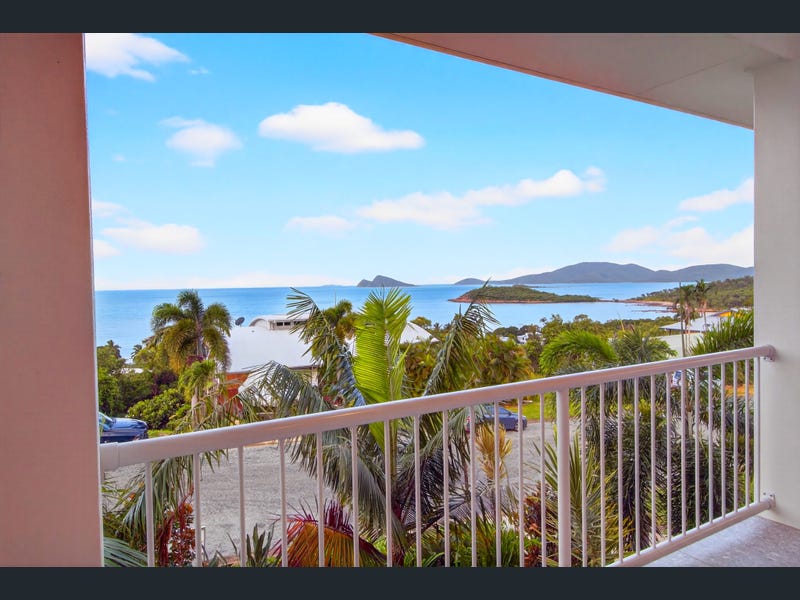 8 Blackcurrant Drive, Hideaway Bay