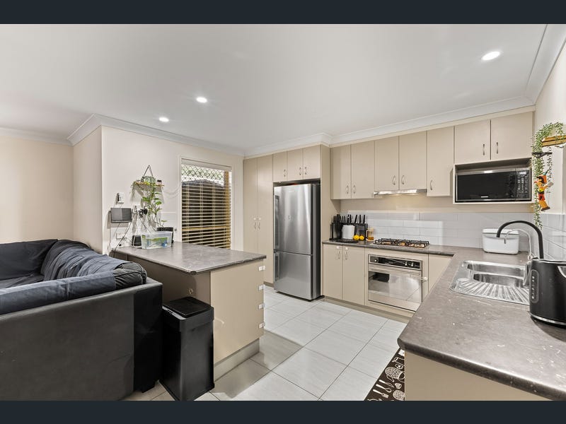 8/34 Gordon Avenue, Newtown