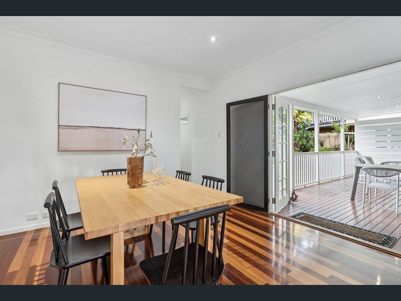 309 Long Street East, Graceville