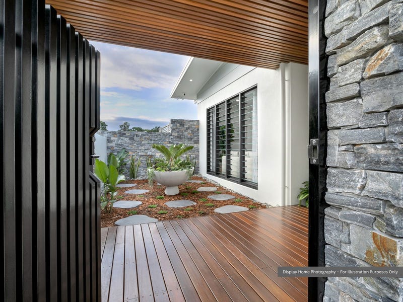 15 Lake Edge Drive, Palm Cove