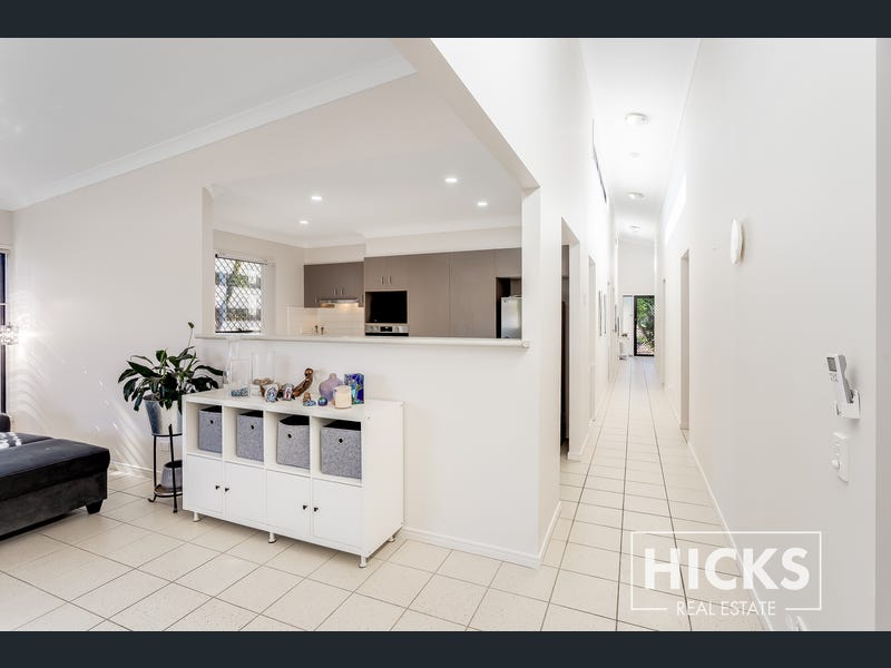 8 Woods Close, Mcdowall