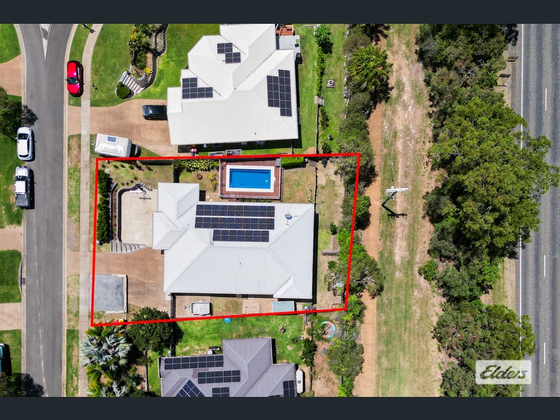 35 Lakeside Drive, Taroomball