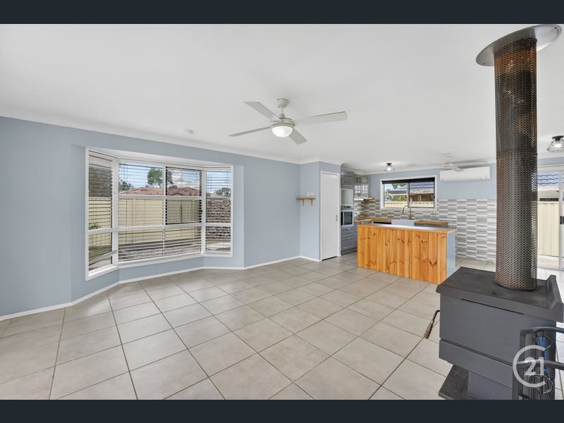 30 Bernadette Crescent, Rosewood