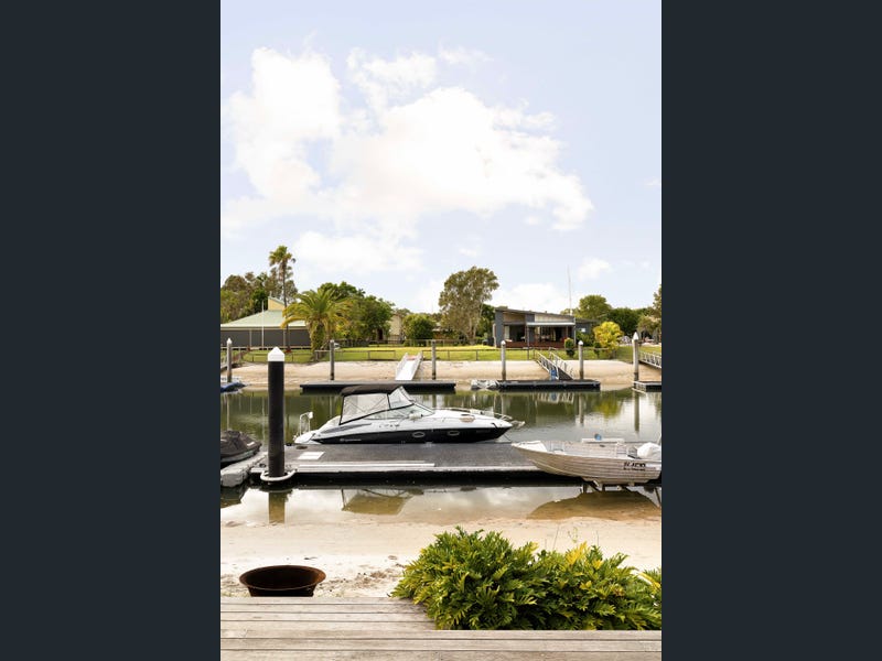 7 Casuarina Court, South Stradbroke