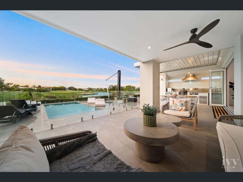 9220 Peter Senior Drive, Hope Island