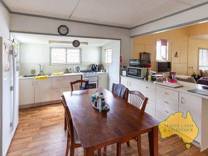 32 STRATHDEE STREET, Mundubbera