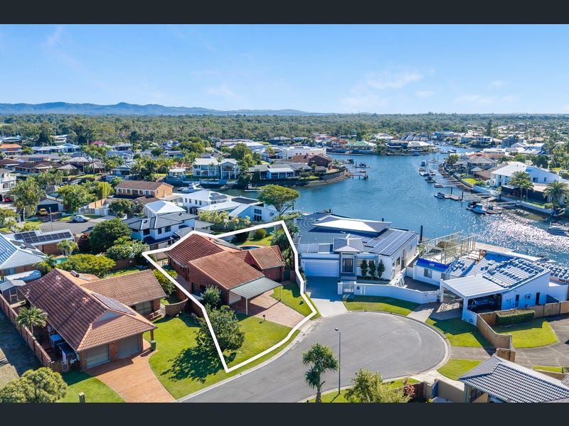 6 Tari Court, Runaway Bay