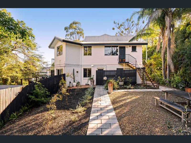 10 Dukinfield Street, Bowen Hills