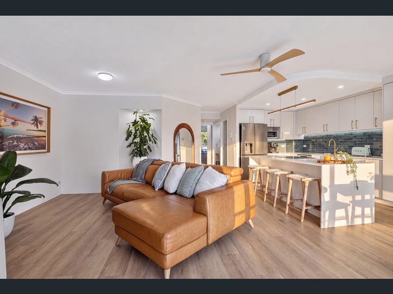 8/13 Montgomery Avenue, Main Beach