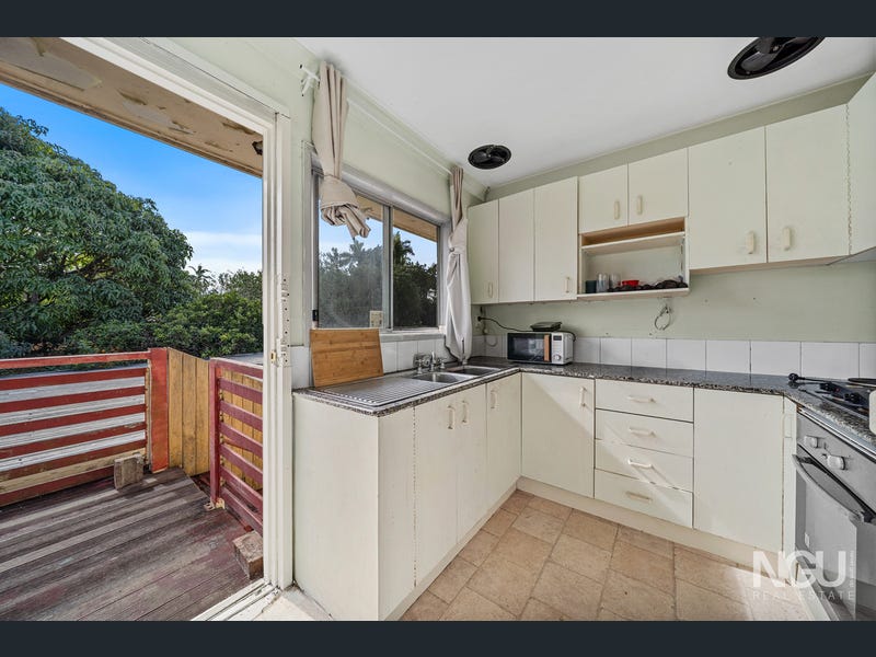 77 Ashton Street, Logan Central