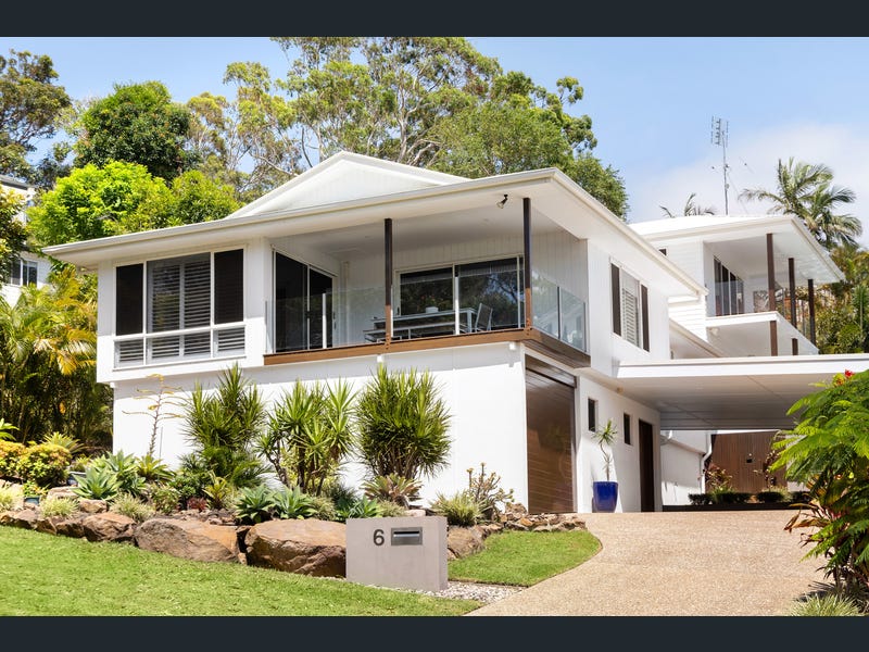 6 Crystal Pacific Court, Mount Coolum