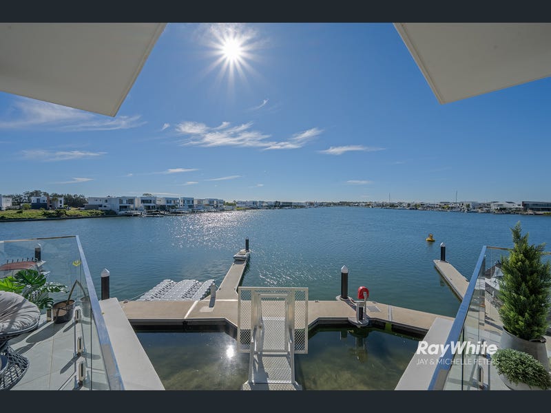206/15 Aqua Street, Newport
