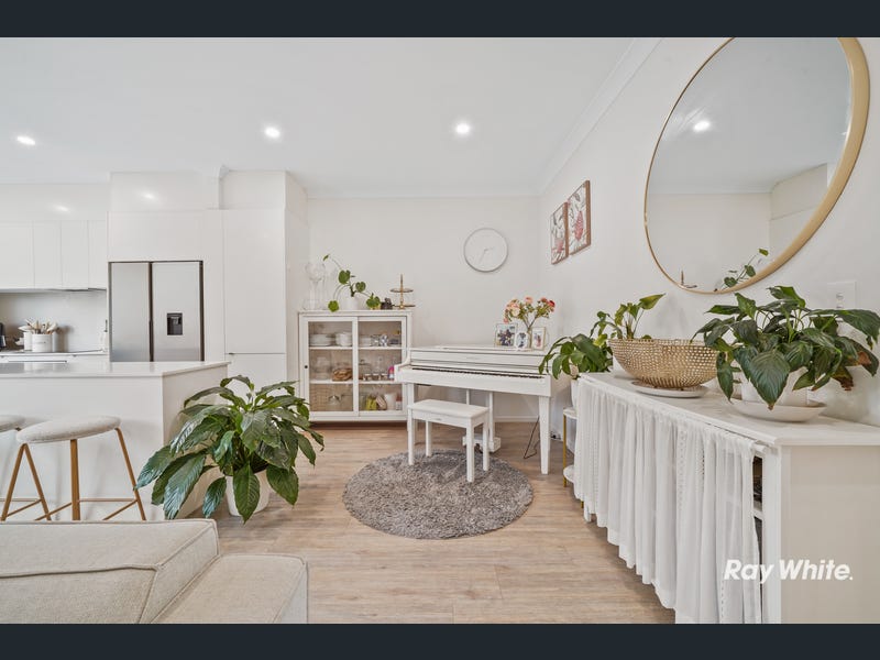 28/2-10 Cascade Drive, Underwood