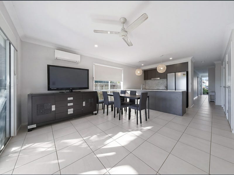 1& 2/24 Hilary Street, Morayfield