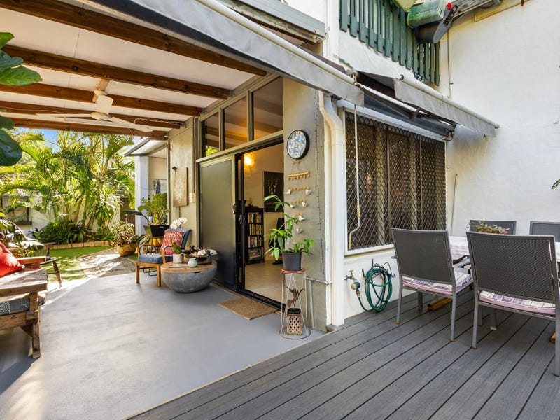 1/110 Wistaria Street, Holloways Beach