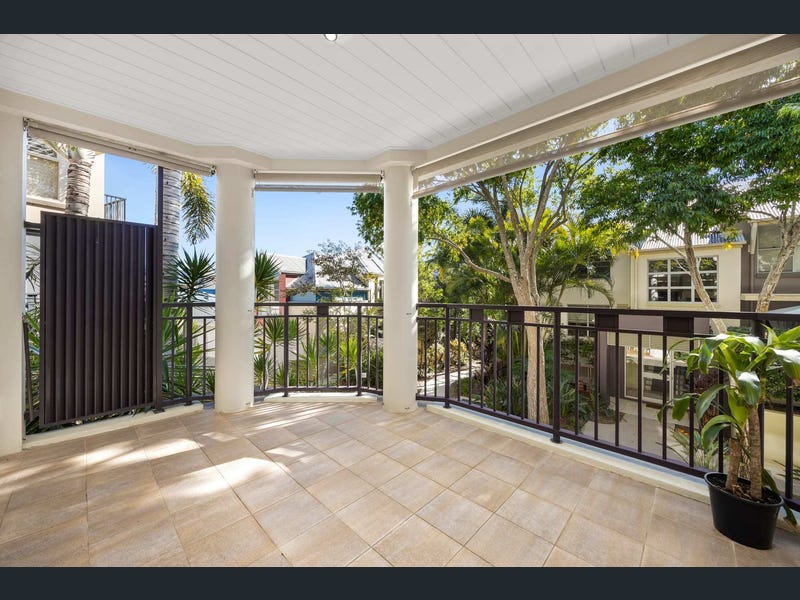 2/3208 Central Place, Carrara