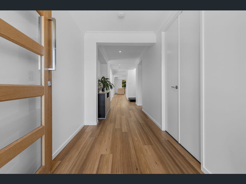 9 Skua Street, Burleigh Waters