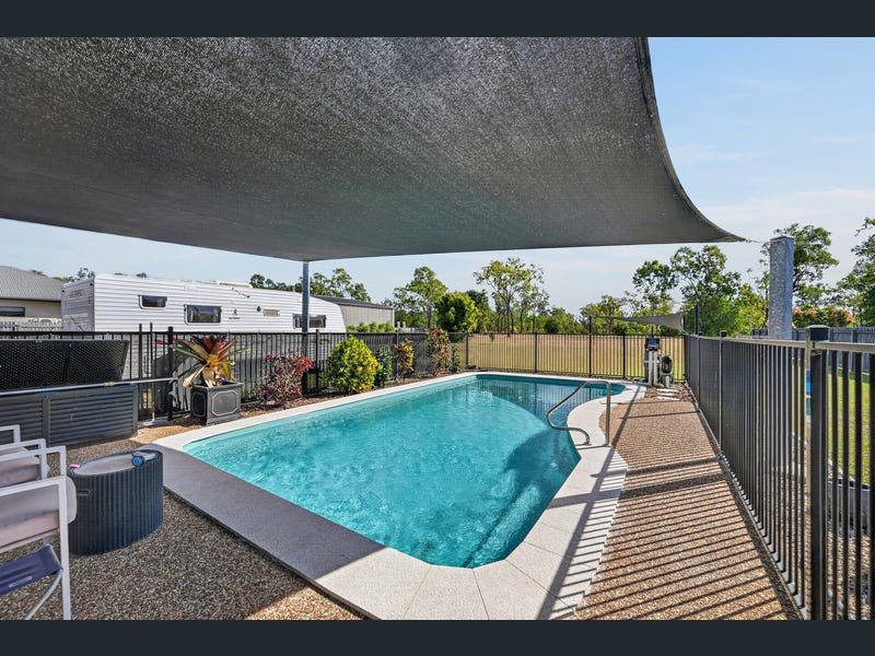 90 Crystal Crescent, Alice River