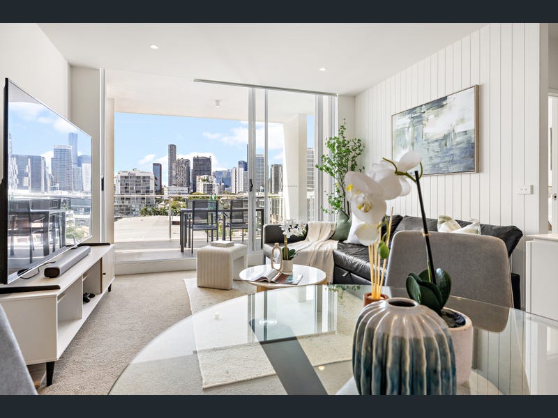 817/8 Bank Street, West End