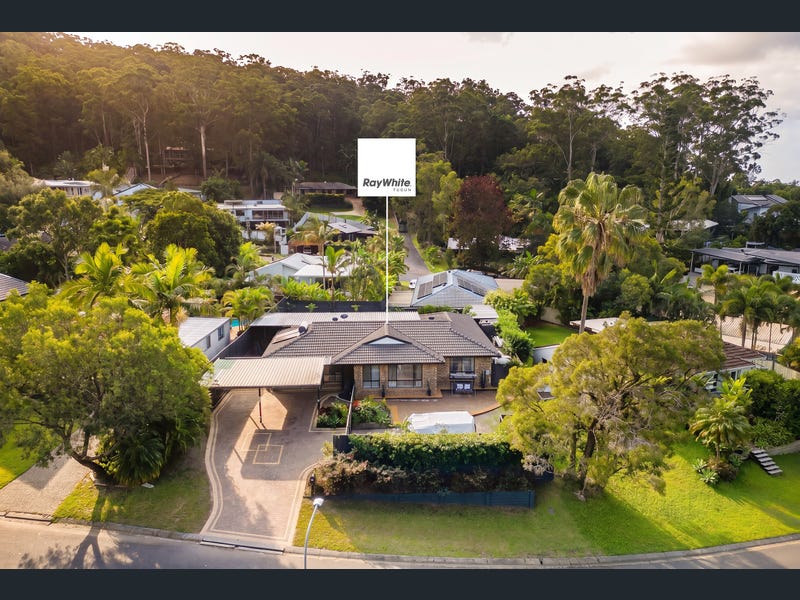 11 Glentrees Grove, Currumbin Waters