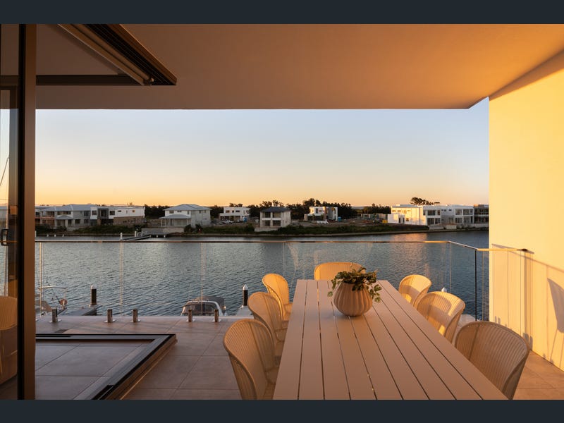 309/15 Aqua Street, Newport