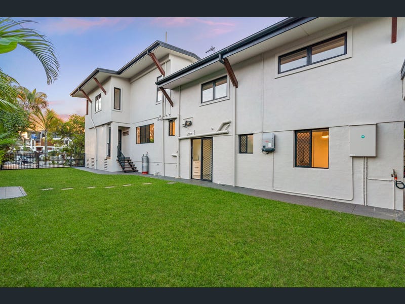 1 Savoy Drive, Broadbeach Waters