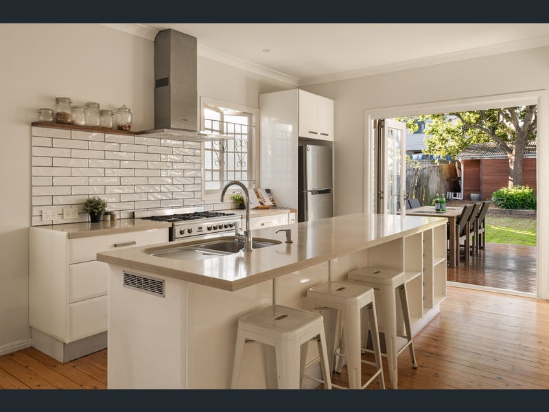 27 Dinmore Street, Moorooka