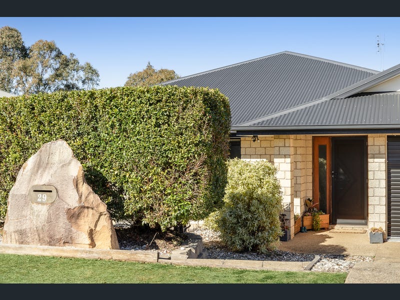 29 Patron Crescent, Glenvale