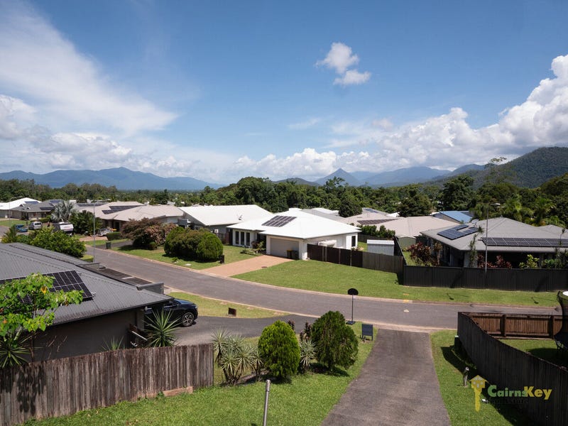 30 Lockyer Crescent, Bentley Park