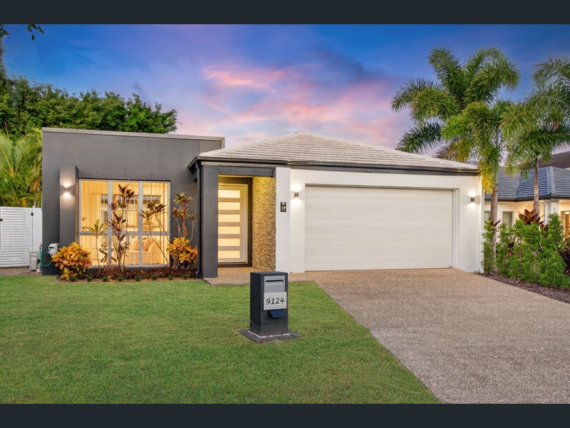 9124 Peter Senior Drive, Hope Island