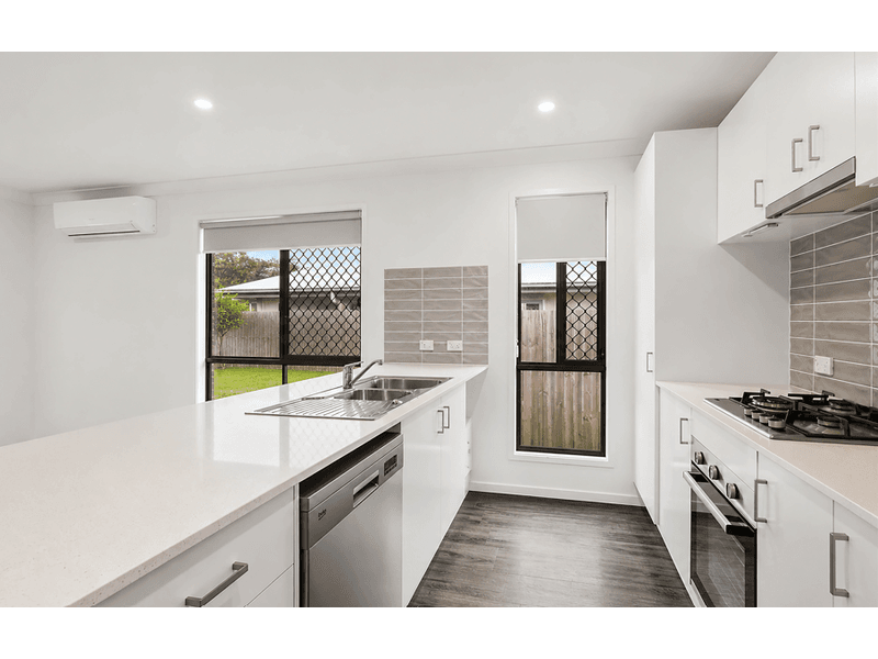 15 LOCH WAY, Brassall