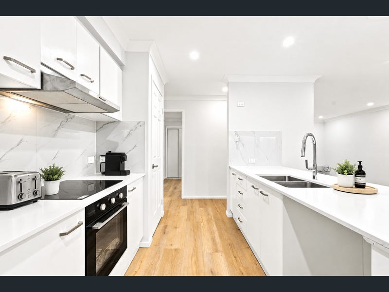 4 Pinedale Crescent, Parkinson