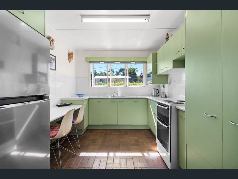 34 Banoon Drive, Wynnum