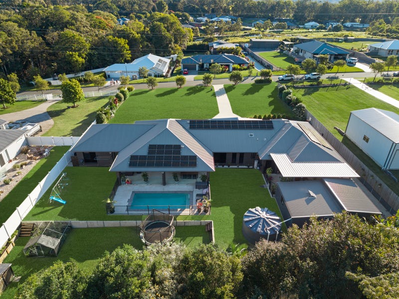 16 Mountain Breeze Place, Beerwah