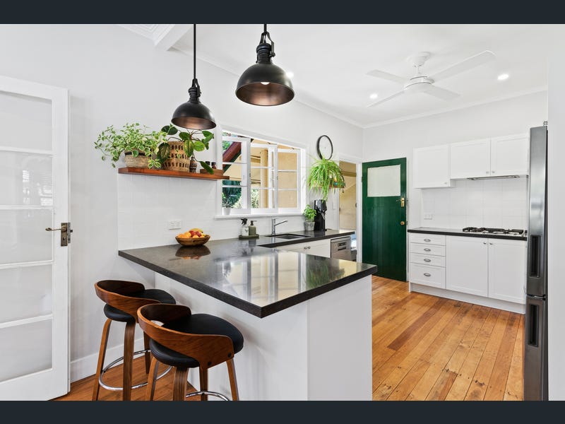 44 Brooke Avenue, Southport