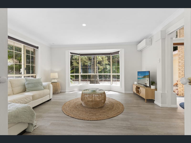 4 Tea Gardens Place, Robina