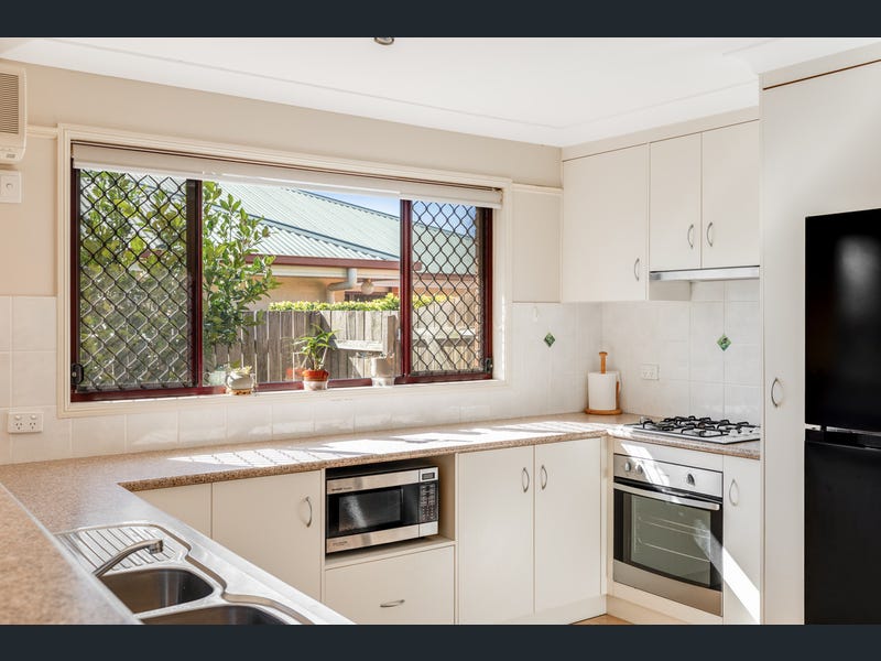 2/1a Empress Street, Centenary Heights